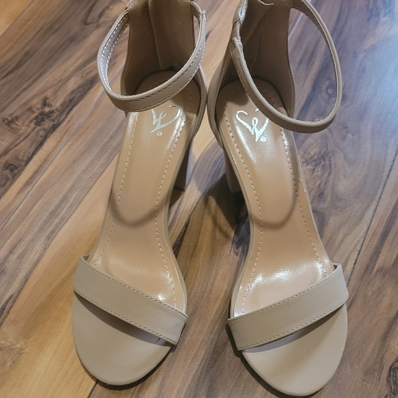 Windsor tan block heels - Picture 3 of 7